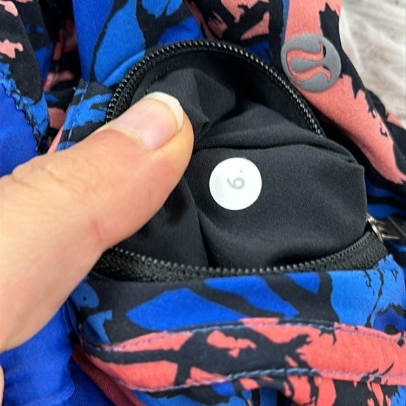 Lululemon Tracker Short IV (4-way Stretch) Paint Storm Harbor Blue Multi / Black - Picture 4 of 5